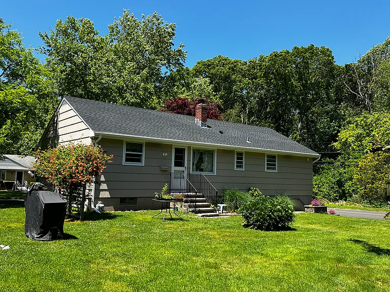 25 Colonial Dr — Photo 3
