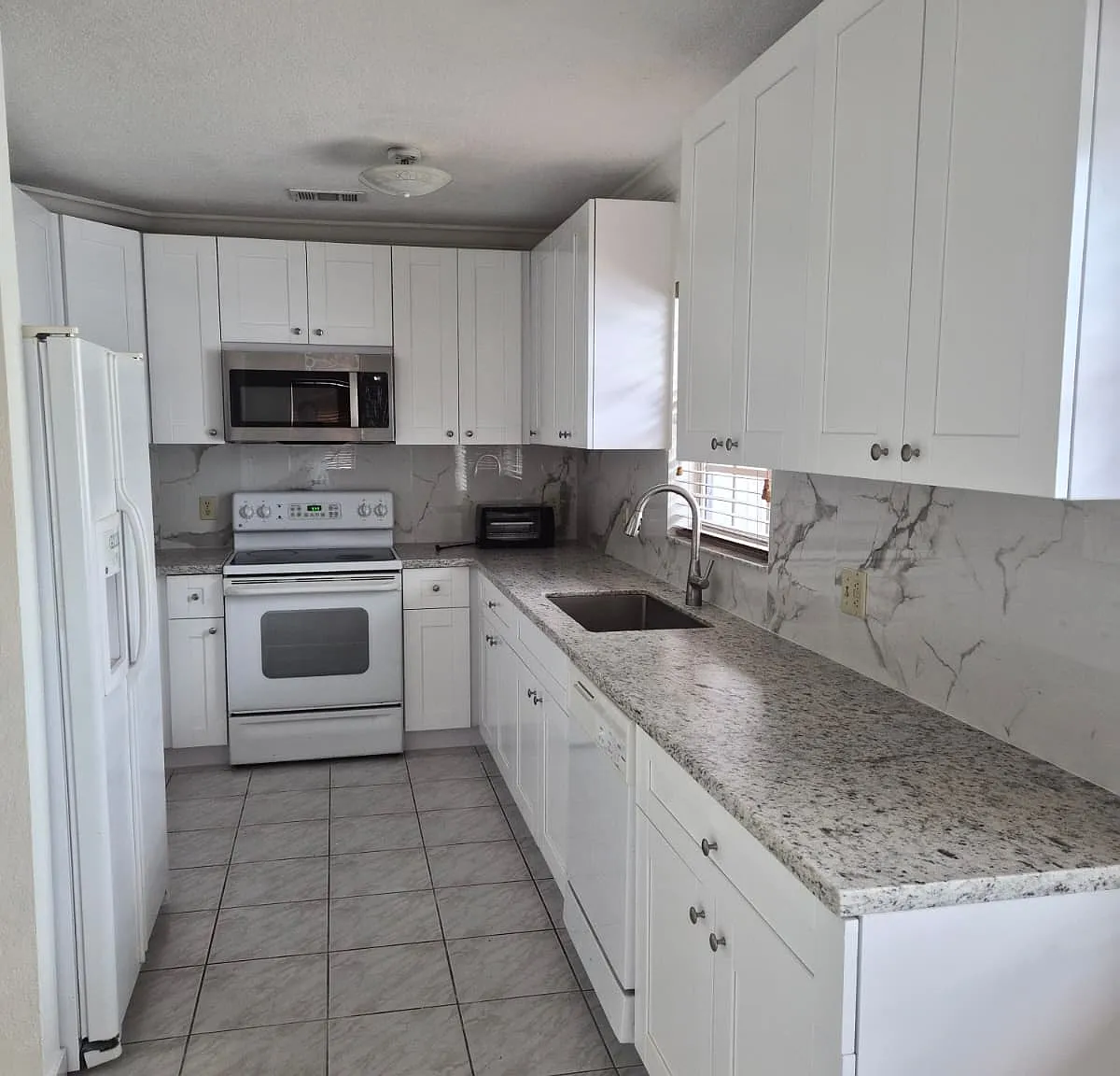 14316 SW 52nd St — Photo 2