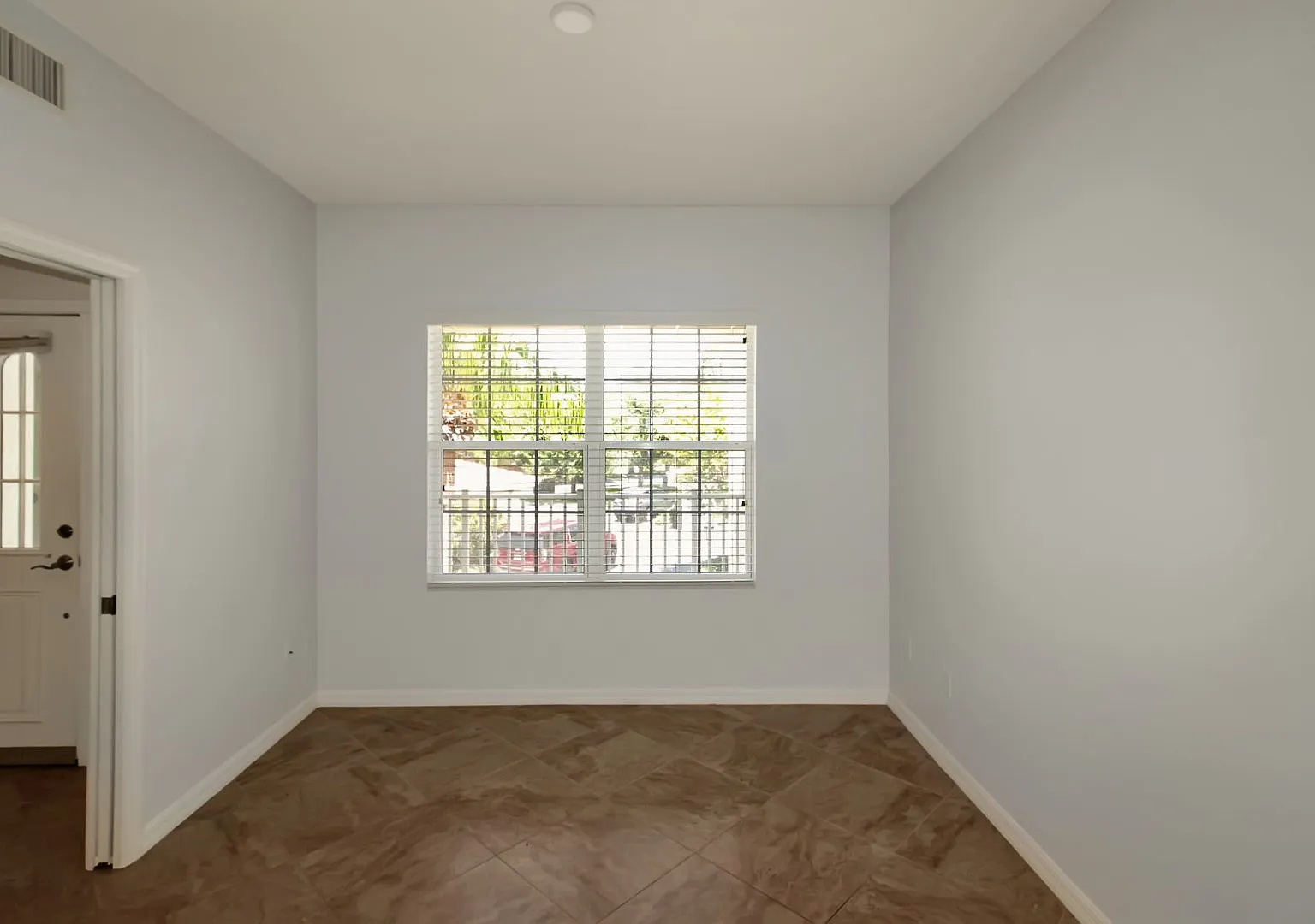 San Lino Annual Condo for Rent — Photo 3