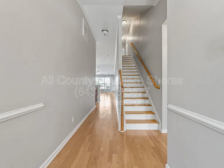 264 Viareggio Rd — Photo 5