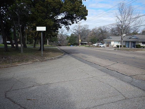 4th image of 2508 Wooded Acres Dr