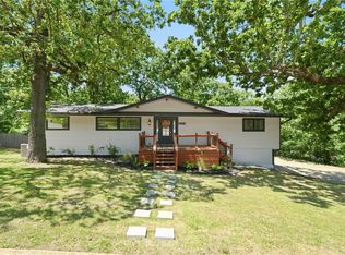1143 N Oak Dr, Fayetteville, AR 72701