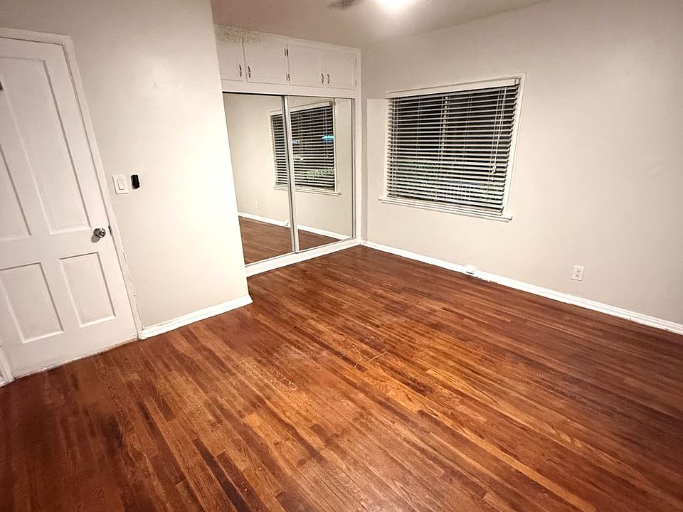 1st image of 10617-25 Oxnard St #6
