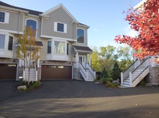 990 Fairfield Ct, Minnetonka, MN 55305