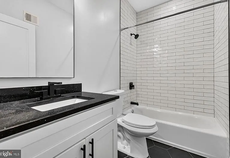 213 Seaton Pl NE #2 — Photo 25