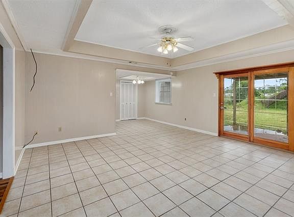 5th image of 245 Vanessa Ave