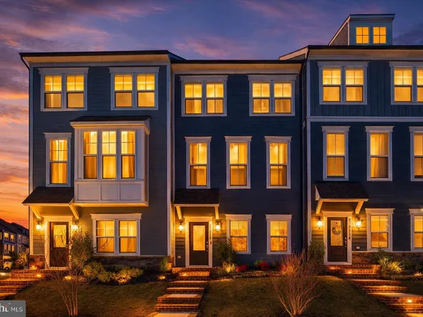 17914 Woods Overlook Dr, Dumfries, VA 22026