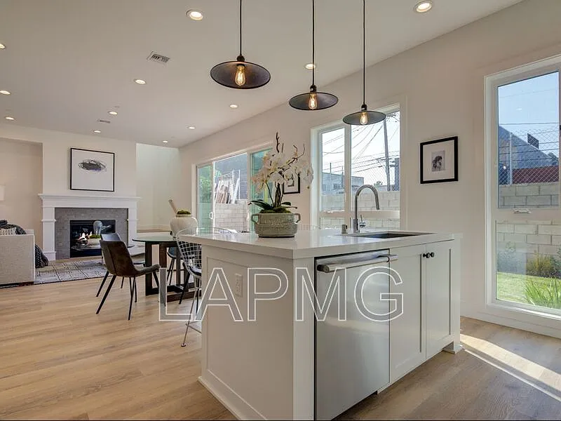 4 bed, 3.0 bath, 2163 sqft, $7,195 — Photo 4