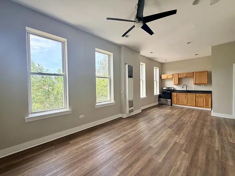 2059 W 23rd St #2R — Photo 1