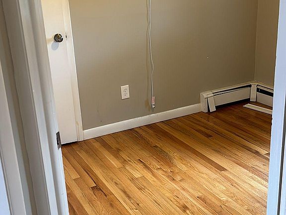 3rd image of 7 Sinnock Ct Floor 2