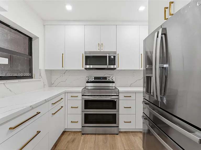 121 SW 71st Ave — Photo 24