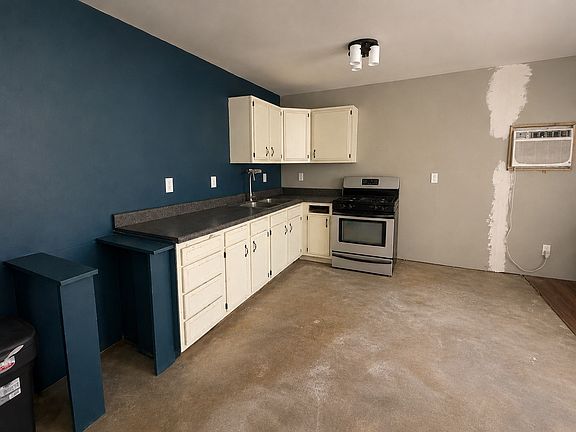 3rd image of 201 Sandy Ln