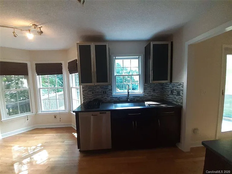 2843 Windsor Chase Dr — Photo 16