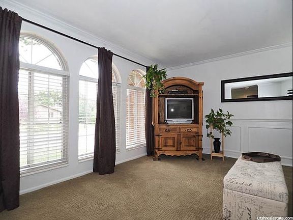 3rd image of 2517 W Blake Dr