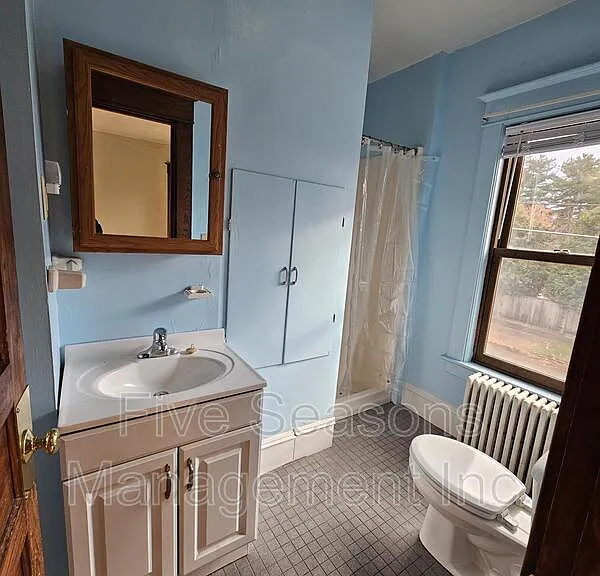 40 Monroe St — Photo 3