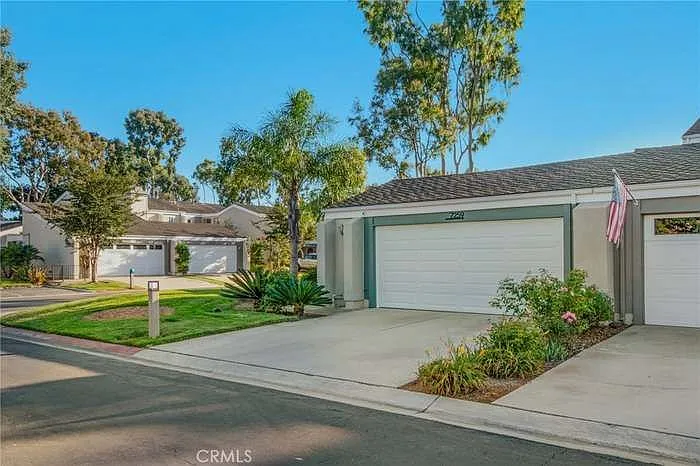 7259 Seaworthy Dr — Photo 30