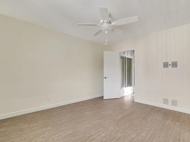 5300 Vantage Ave — Photo 14