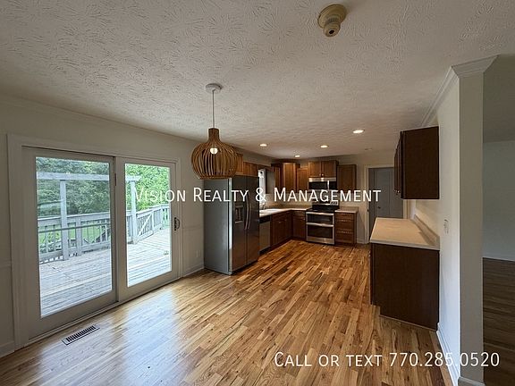 5th image of 131 Hunters Way