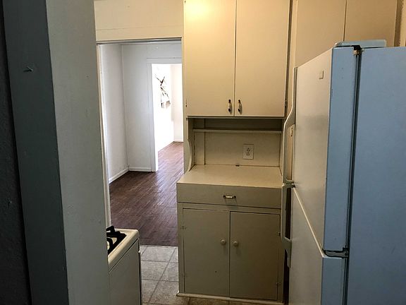 5th image of 1822 Maple St