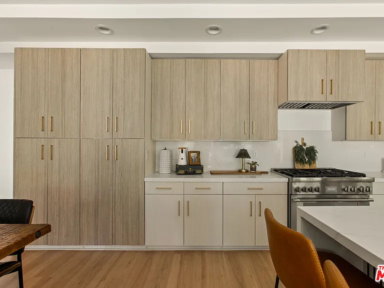 14146 Hortense St — Photo 20