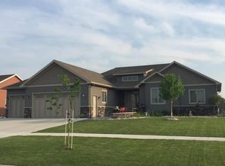 274 Christian Dr, Grand Forks, ND 58201