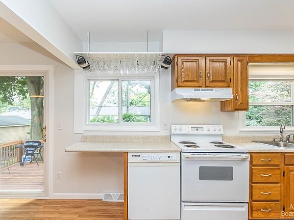 5th image of 2391 McKinley Ave