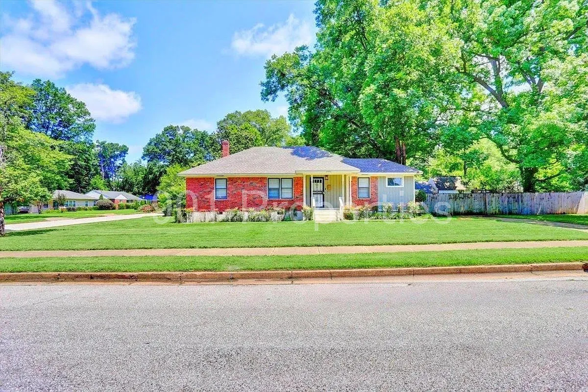 3 bed, 1249 sqft, $1,625 — Photo 2