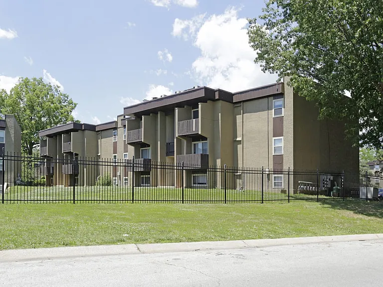 Legend Oaks Gated Community — Photo 83