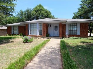 6829 Stillmeadows Cir S, North Richland Hills, TX 76182