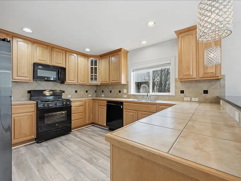 10217 SE 237th St — Photo 7