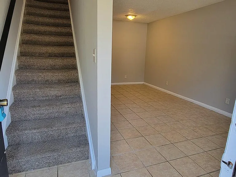 3923 Overland Hts #B — Photo 8