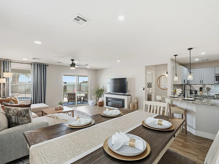 4665 E Longhorn St — Photo 3