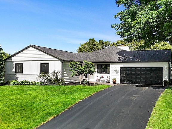 2nd image of 4272 Ridgemoor Dr