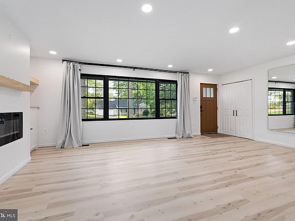 3rd image of 144 Greyhorse Rd
