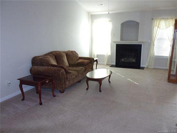 3rd image of 217 Woodbridge Cir