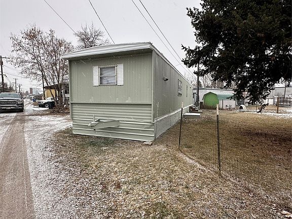 2nd image of 915 Ronan St Trailer 7