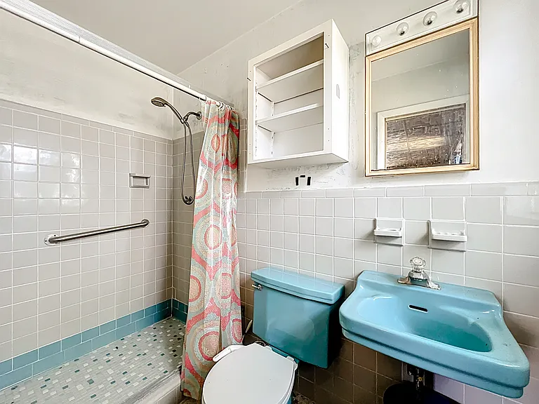 122 Eden Ave — Photo 12