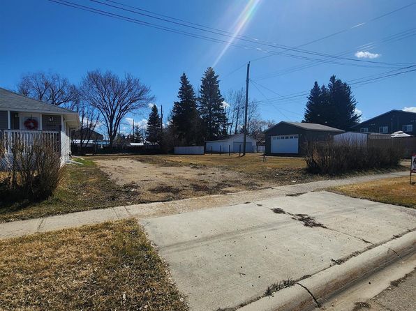 5007 58th St, Cold Lake, AB T9M 1T8