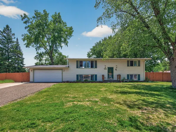 6857 8th Street Ln N, Oakdale, MN 55128