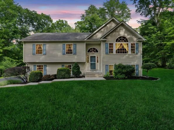 390 LAKESIDE Road, Newburgh, NY 12550