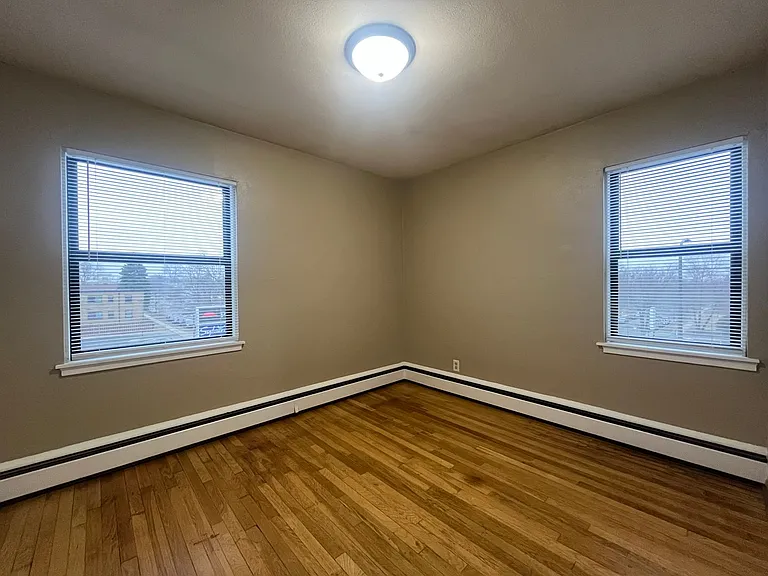 1573 Hartford Ave — Photo 28