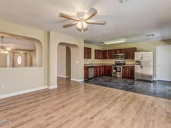 5th image of 13478 W Young St