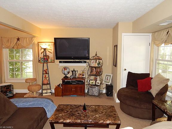 4th image of 221 Canterbury Ln #C-38