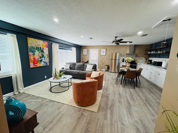 13015 Frank Ln, Stafford, TX 77477