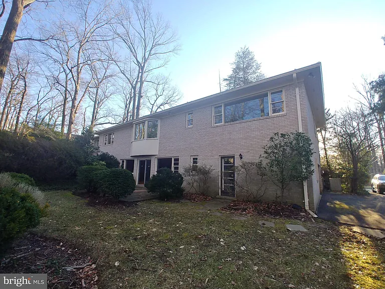1429 Laburnum St — Photo 26