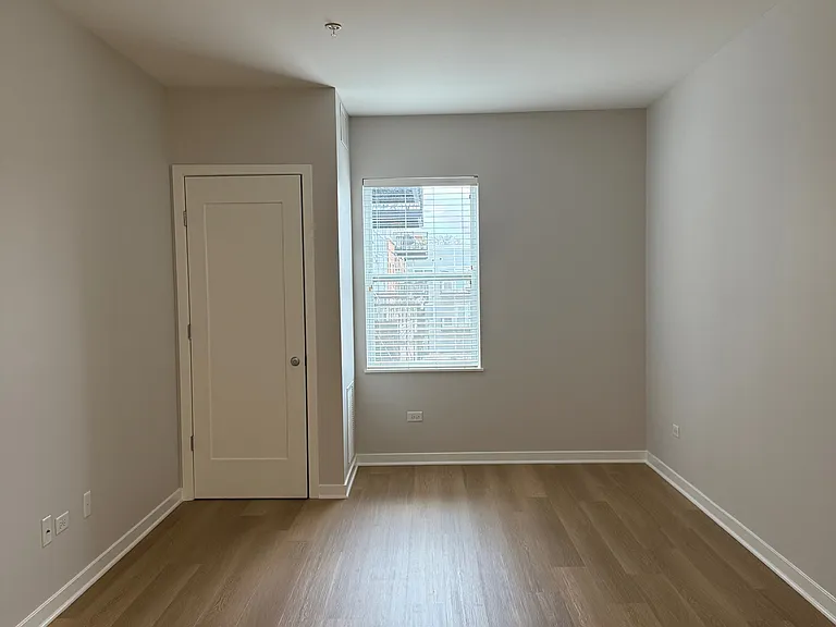Midtown Square Apartments — Photo 25