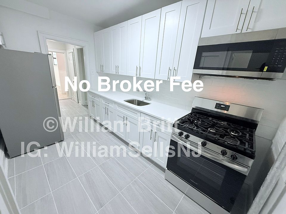 1st image of 164 Sterling Ave #164