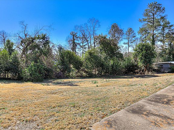 3rd image of 114 Horseshoe Road