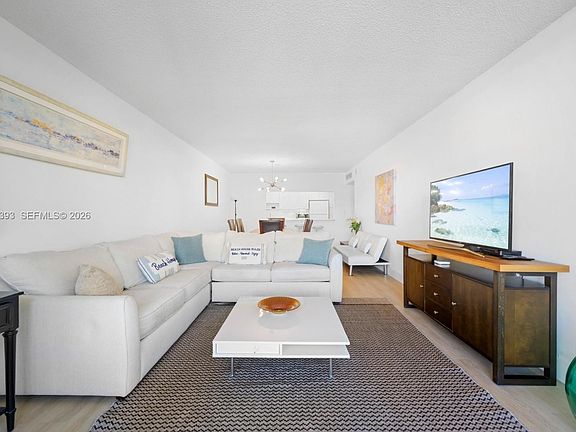 5th image of 19370 Collins Ave APT 422