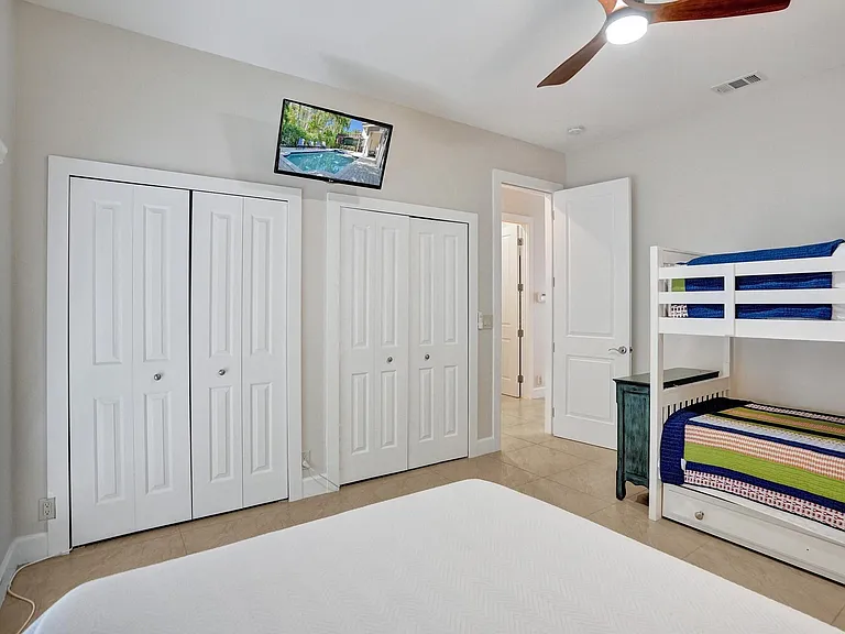 3043 Center Ave — Photo 38